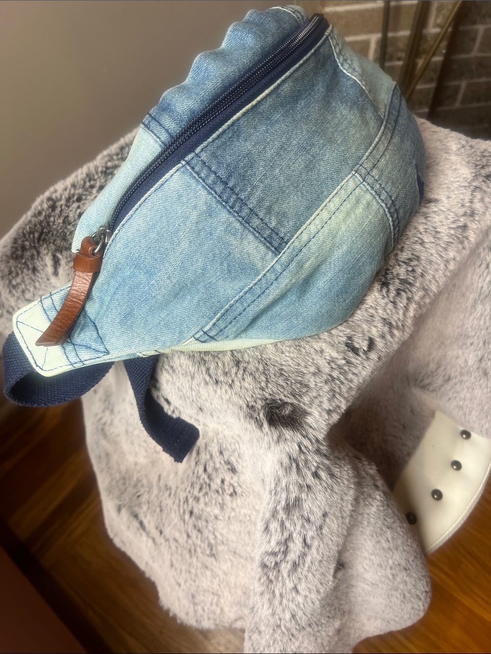 Ralph Lauren Light Denim Fanny Pack with Navy Pony - Picture 3 of 5